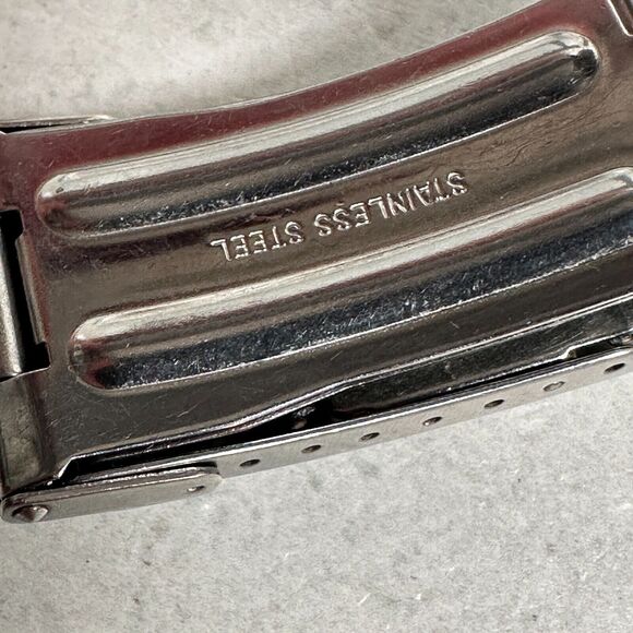 Guess Watch Womens 38mm Round Waterpro Silver Tone Day Date 6.5" New Battery - Picture 8 of 10